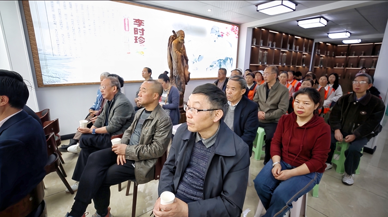 醫護人員進行健康指導現場。