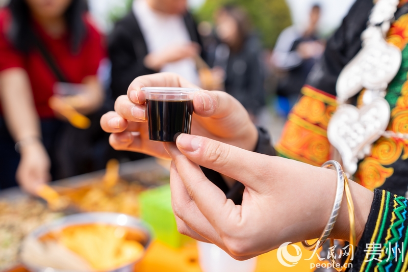 成品醬香醋。人民網(wǎng)記者 涂敏攝