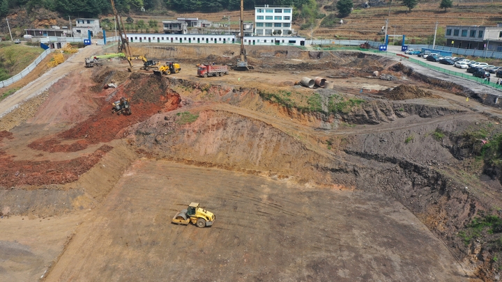 赫章縣天麻、核桃加工產(chǎn)品展覽廳及天麻博物館建設(shè)現(xiàn)場(chǎng)。謝永奇 攝2.JPG