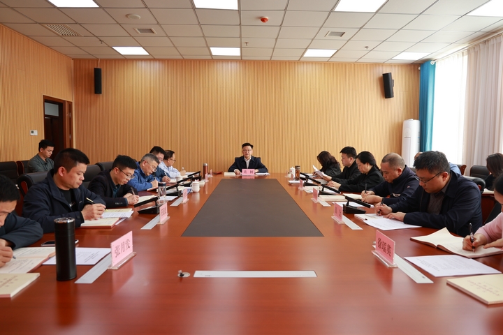 學習教育讀書班開班式現場。