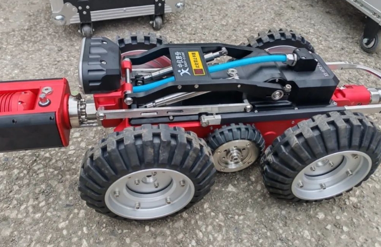 管道探測機器人。陳忠校攝