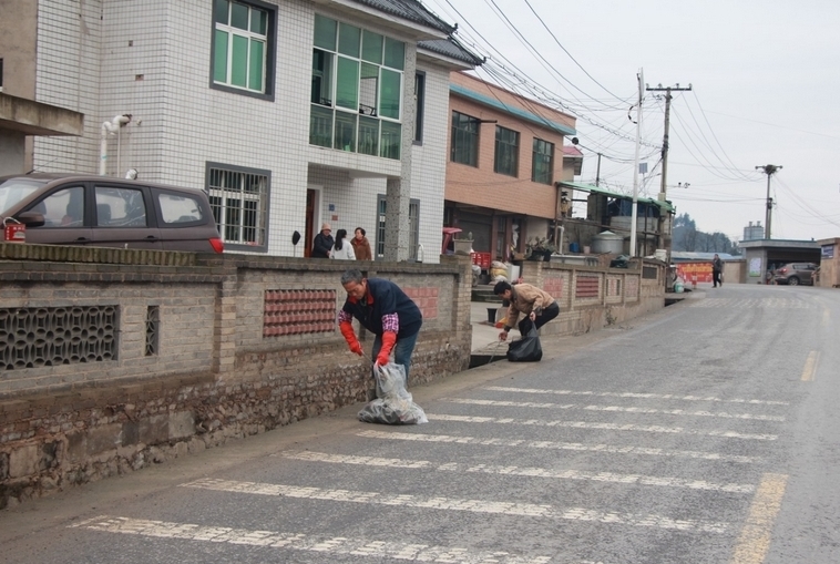 修文縣全力推進農村“治垃圾” 鄉村顏值再提升近日，筆者從修文縣綜合行政執法局獲悉，修文縣正積極探索農村垃圾治理新路徑，圍繞“三個環節四個點位四個場景”治理體系，全力改善農村人居環境，讓鄉村舊貌換新顏。