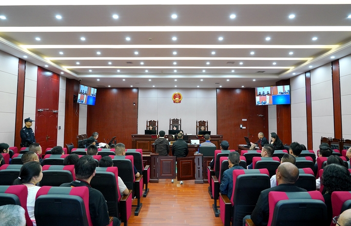 庭審現(xiàn)場(chǎng).jpg