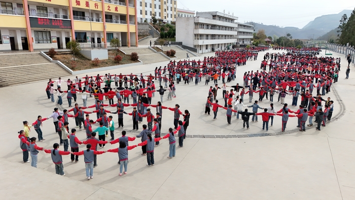 朱明鎮中心小學阿西里西課間操。盛燦 攝.JPG