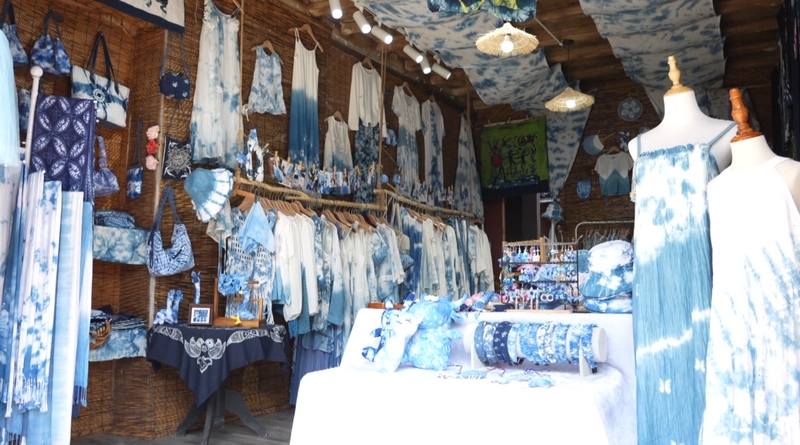 西秀區(qū)舊州古鎮(zhèn)蠟染服飾店。