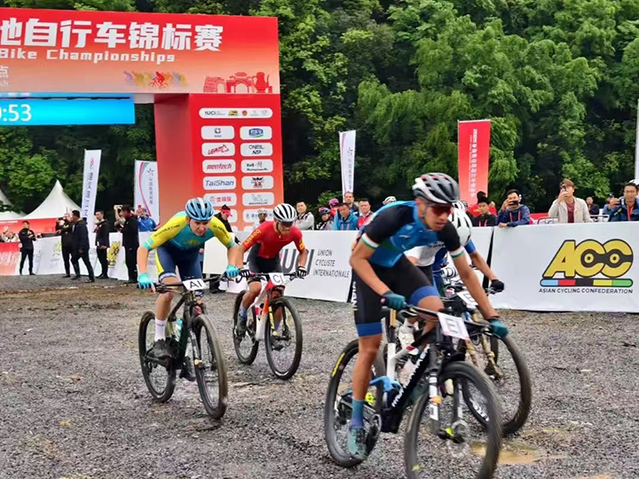 2比賽現(xiàn)場。