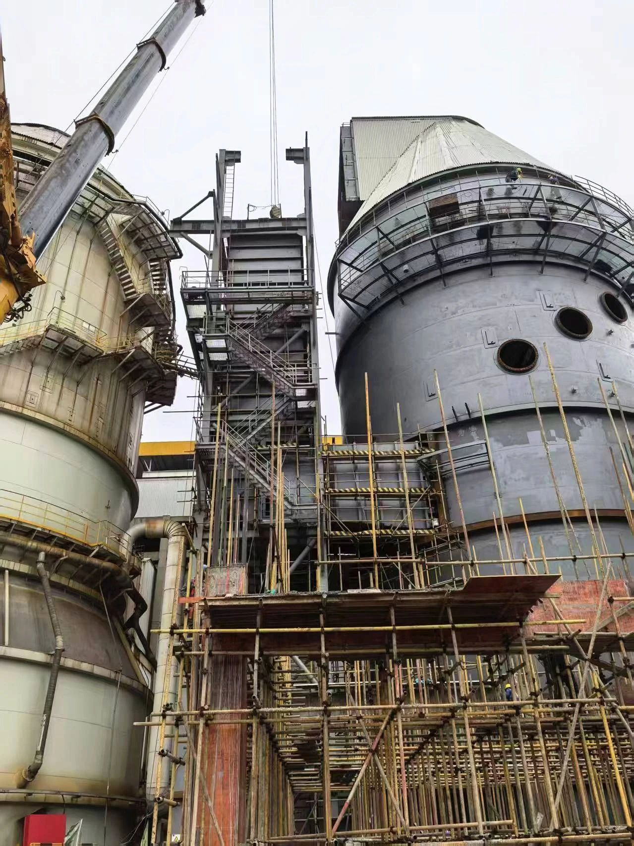 企業(yè)“2×660MW 燃煤發(fā)電機組超低排放項目”建設改造中。