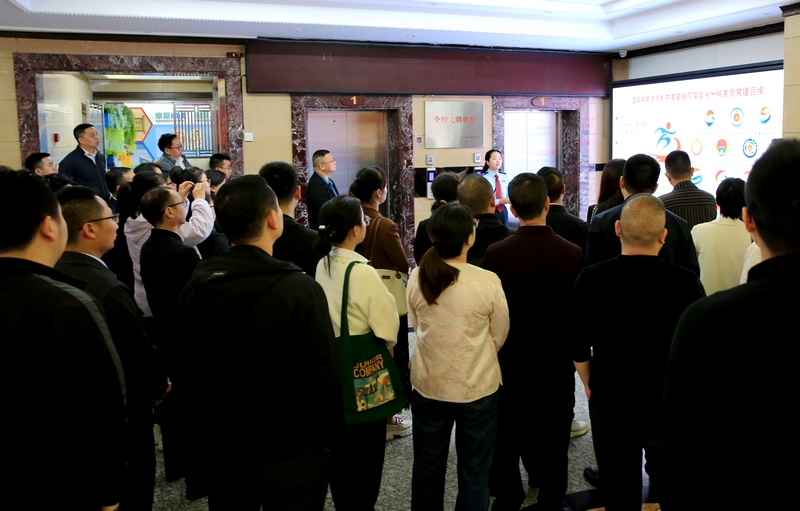 全州機關和事業單位基層黨組織書記參觀黔東南州稅務局黨史稅史教育基地。李德業攝