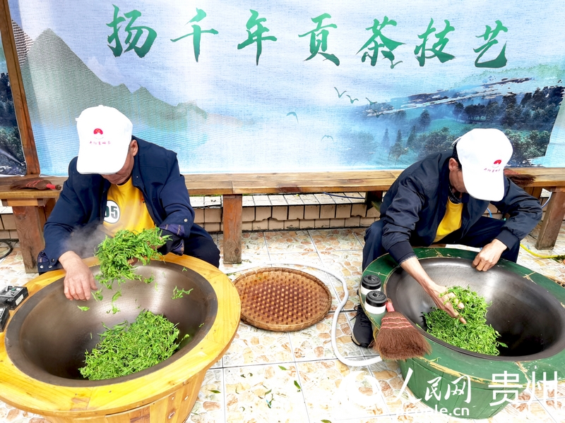 手工炒茶比賽。人民網記者 王秀芳攝