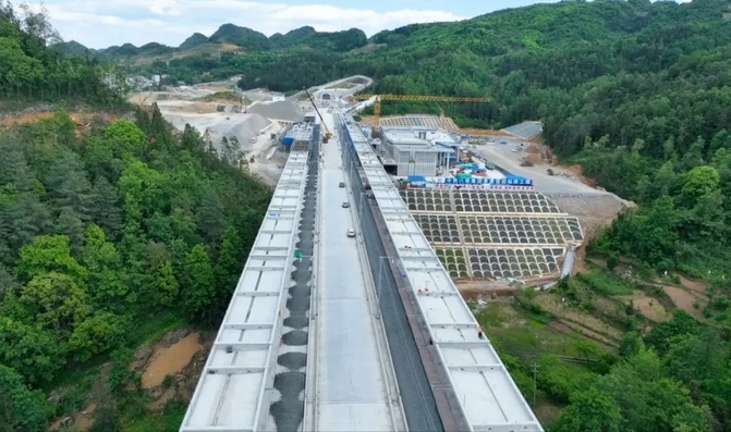 貴州盤州：盤興鐵路保田站站臺(tái)已完成80%