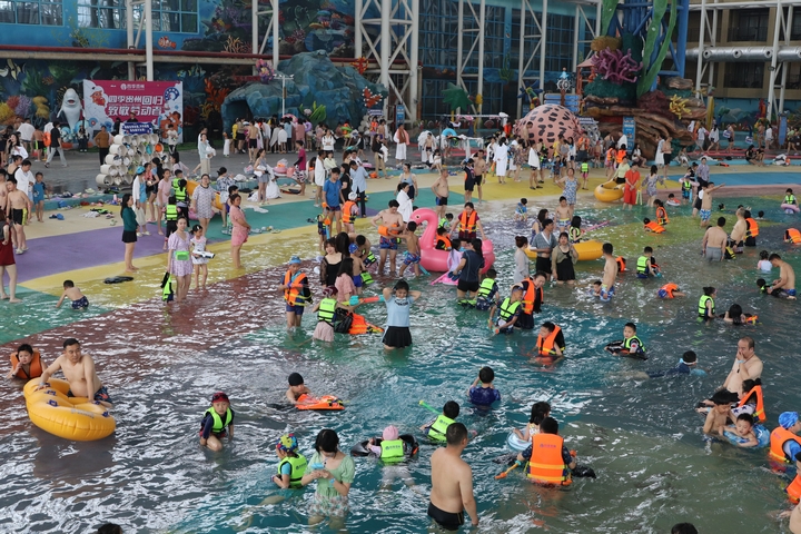 四季貴州溫泉度假區(qū)。陸勁松 攝.JPG