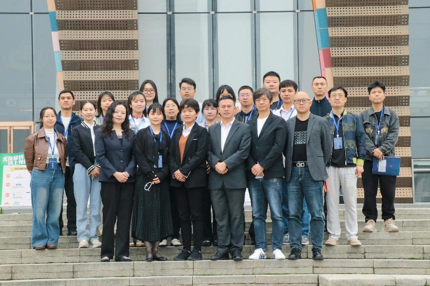 啟動儀式嘉賓選手合影。李鈺攝