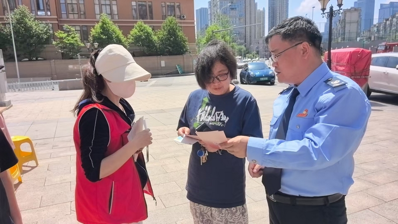 個稅宣傳進社區 誠信納稅入人心。