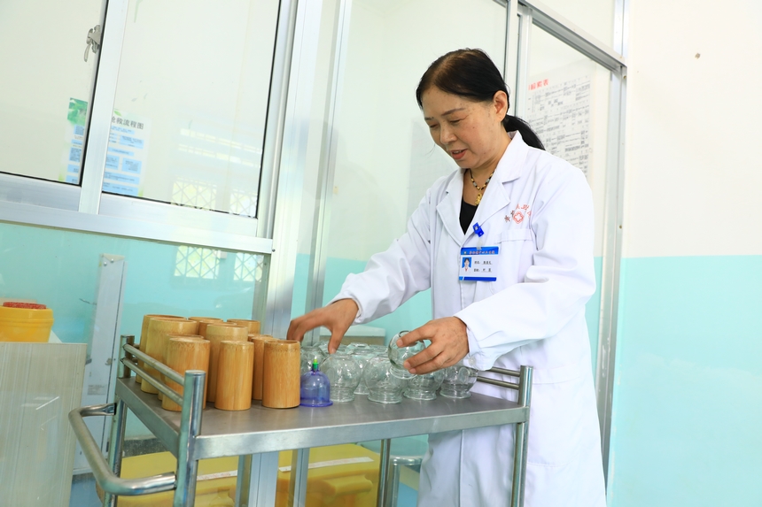 劍河縣岑松鎮南高村村醫陳美禮。楊潔茹攝