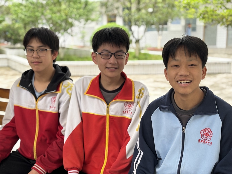 陳璟天（左一）方證淇（中）羅順洋（右一）合照。李嶠橦攝