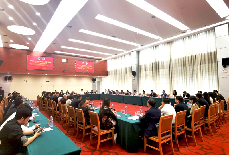 座談會(huì)現(xiàn)場。人民網(wǎng)記者 王秀芳攝