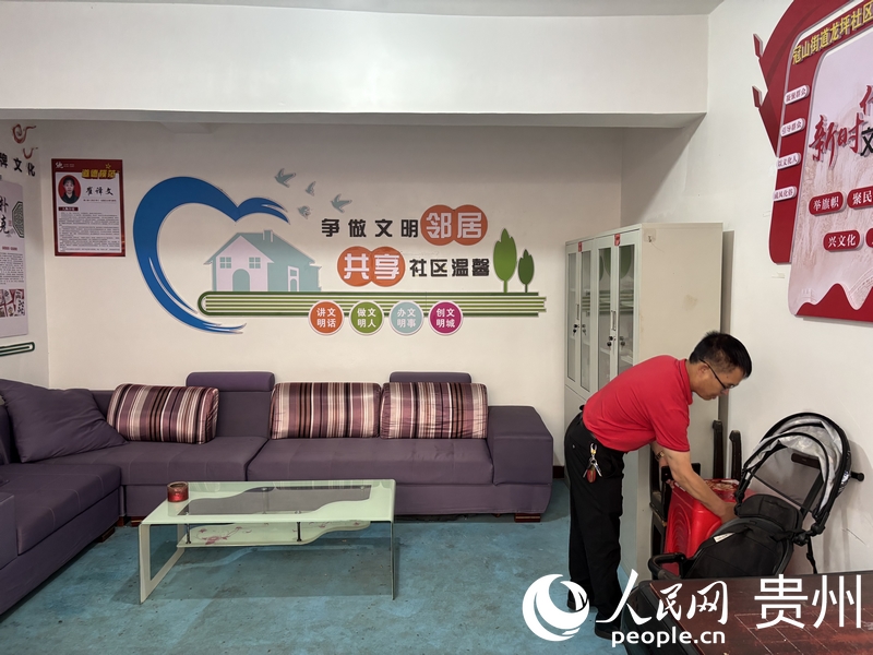 冠山街道龍坪社區(qū)水泥廠宿舍的活動(dòng)室。人民網(wǎng)記者 高華攝