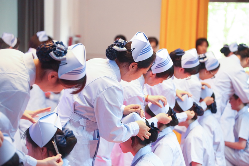 授帽儀式現場。貴陽康養職業大學供圖