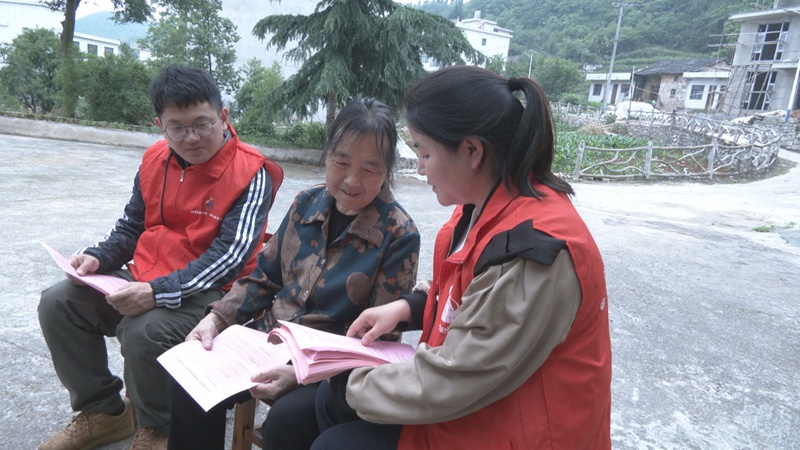 駐村干部收集村民意見現場。