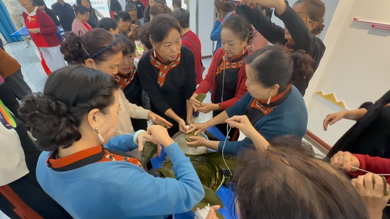 包粽子比賽。