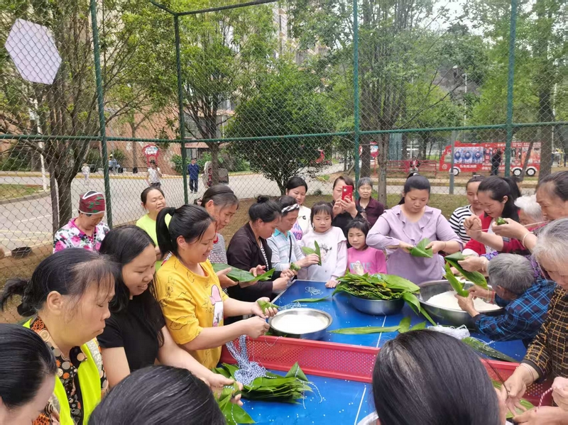 包粽子體驗活動。