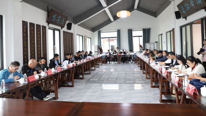 現(xiàn)場(chǎng)座談。