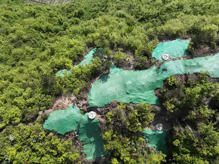 1、4L105基礎施工后進行苫蓋。貴州送變電有限責任公司供圖