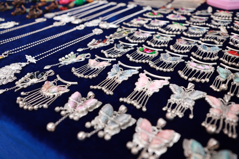 精美首飾。