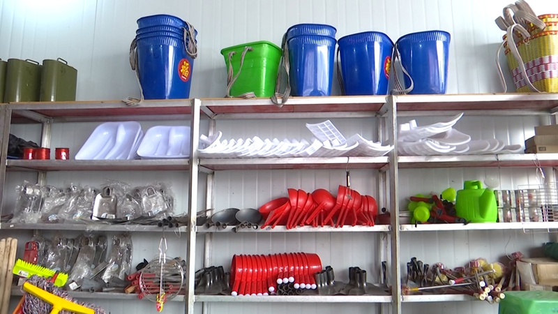 金沙縣柳塘鎮雙興村農資經營部各類農具、種子、肥料一應俱全。