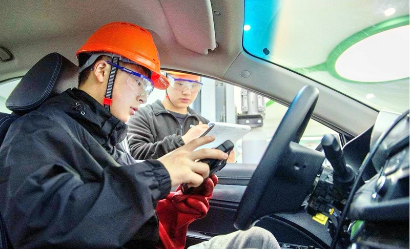 通過手機平臺快速會獲取車輛信息。