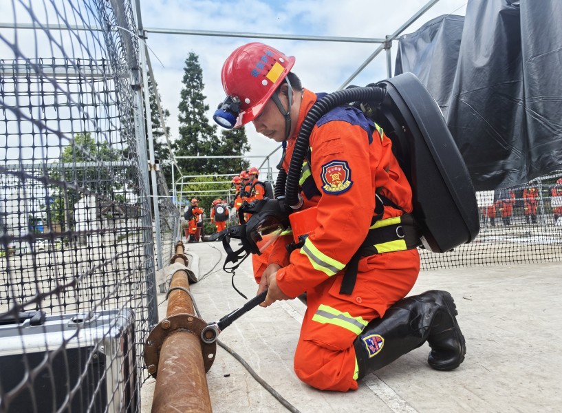 救援人員展現(xiàn)了過硬的應(yīng)急救援專業(yè)技能。.jpg