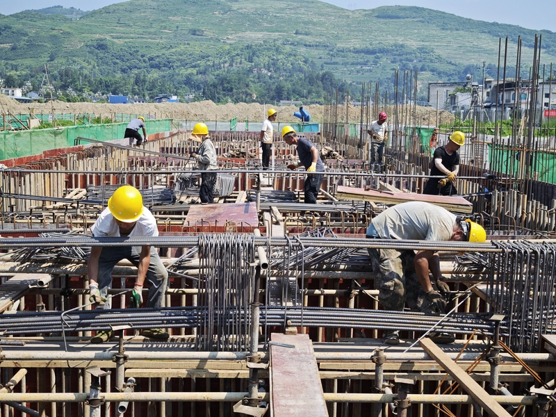 在貴州婁山關(guān)經(jīng)開區(qū),總投資2億元的4500噸鈦制品金屬加工項(xiàng)目正加緊建設(shè)。王琨榮攝