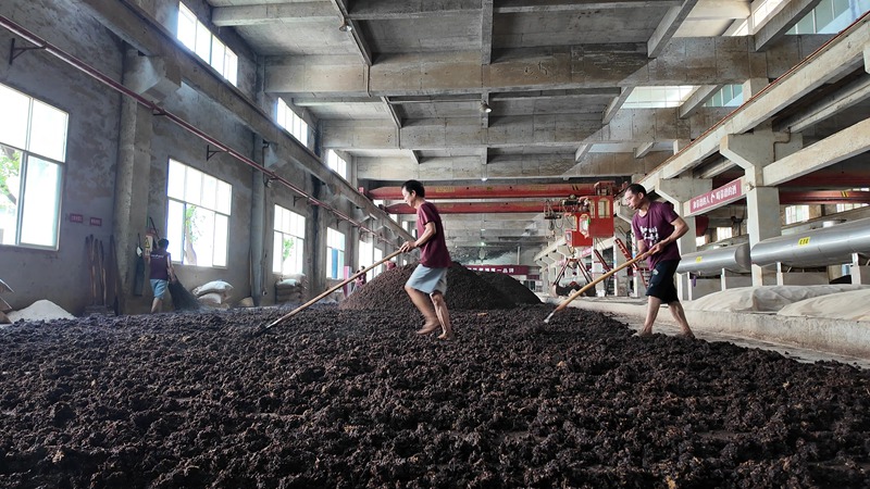 酣客君豐酒業五輪次酒生產。余甚君攝