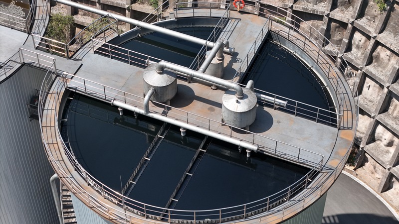 蘭家灣白酒廢水處理廠厭氧罐。余甚君攝