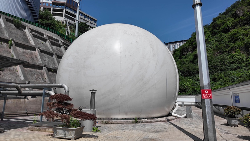 蘭家灣白酒廢水處理廠沼氣收集罐。余甚君攝