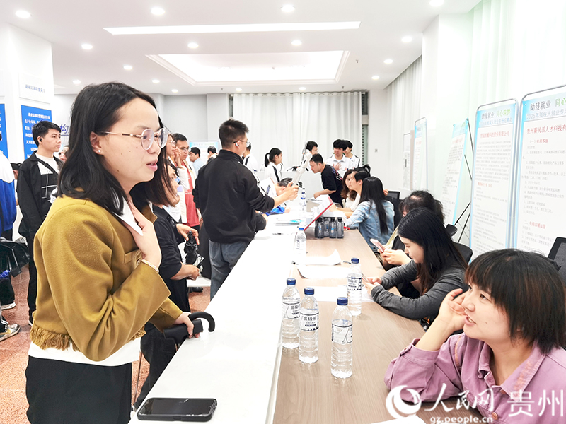 招聘會現場。人民網記者 王秀芳攝