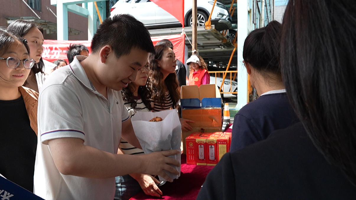 安順經開區機關事務服務中心精心組織了一場別開生面的綠色兌換活動 (4).png