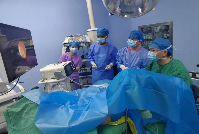 _中山市人民醫院泌尿外科、幫扶專家石映江在水城區人民醫院開展手術。