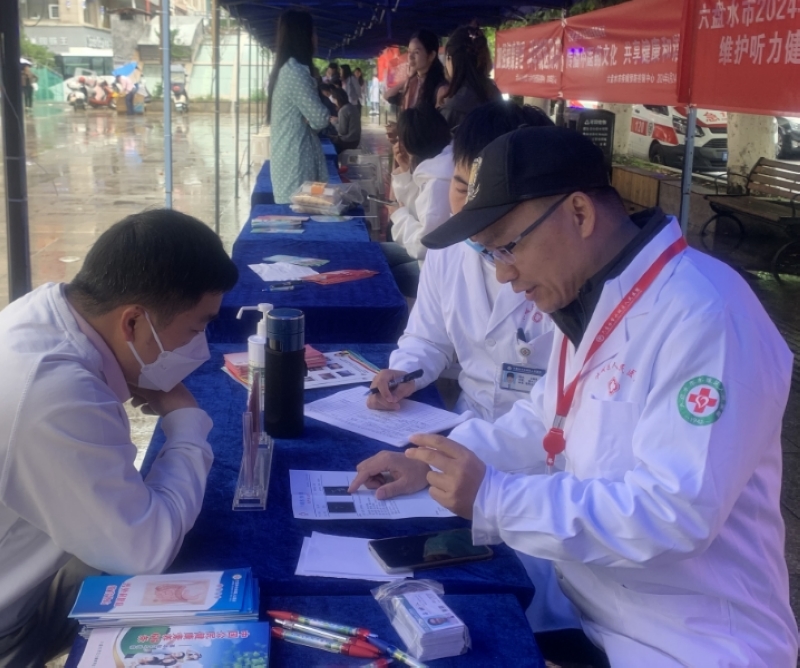 幫扶專家到衛生院開展義診。