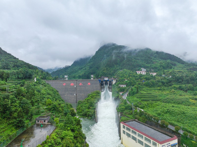 遵義中橋水庫(kù)泄洪。吳云航攝