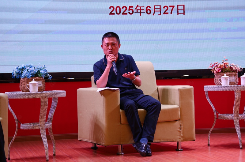 鄢仁嵩發(fā)言。