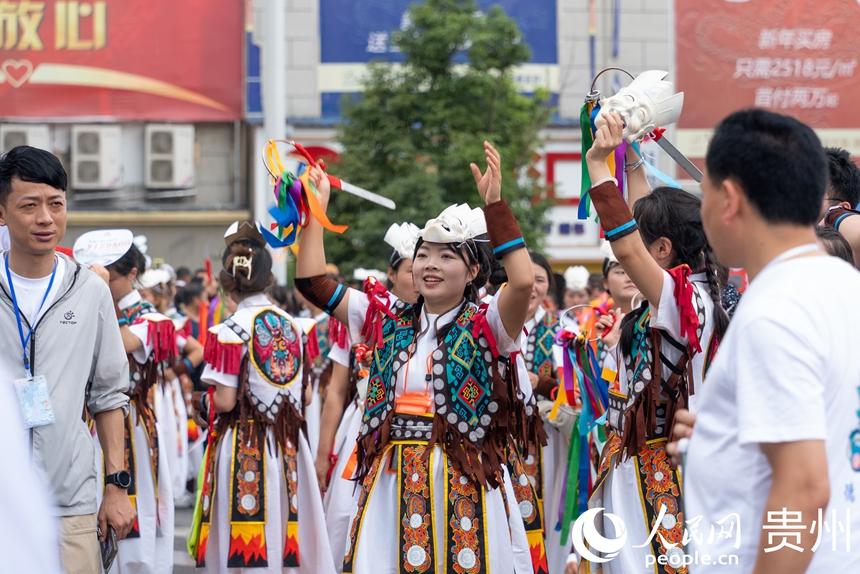  “水龍節”活動現場的儺舞展演。人民網記者 涂敏攝