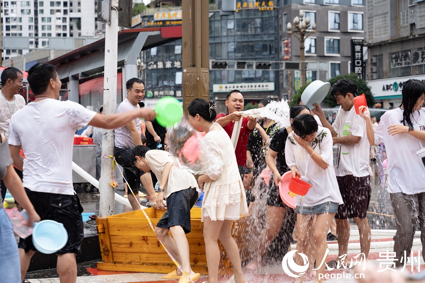 2025德江“水龍節(jié)”活動現(xiàn)場。人民網(wǎng)記者 涂敏攝