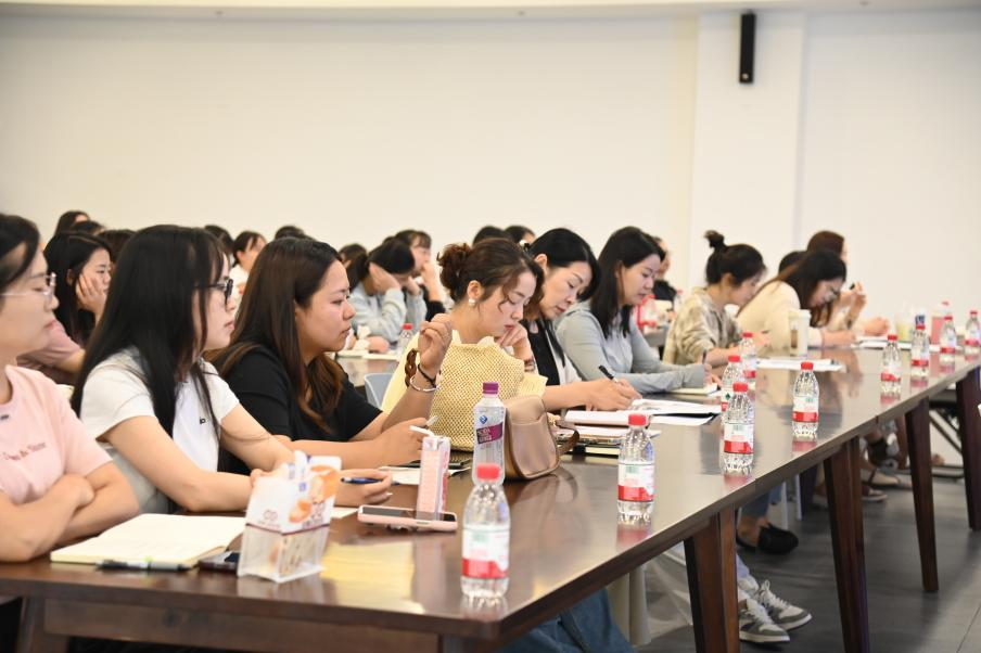 與會人員認真傾聽分享。