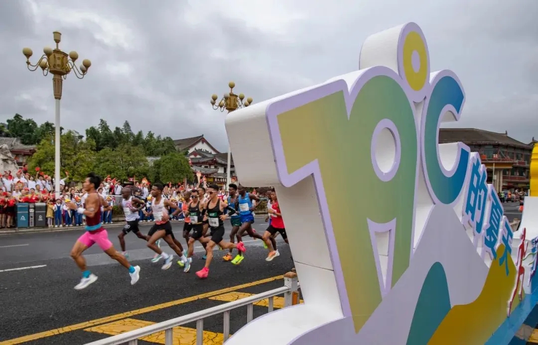 “六馬”十年:一場賽事與一座城市的共生蛻變。朱德貴