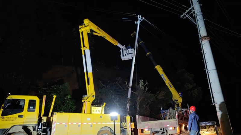 搶修電力。