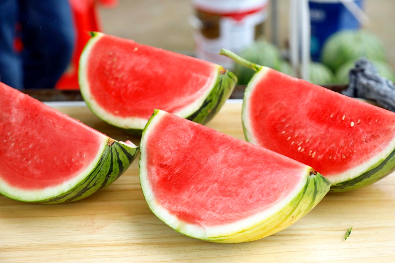 七星關區(qū)青龍街道河尾社區(qū)種植的麒麟西瓜皮薄脆甜。