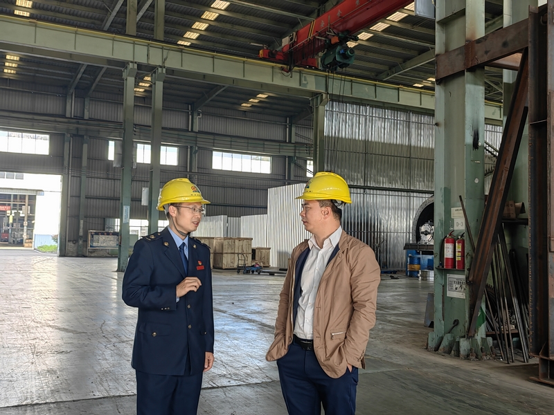 長順縣稅務局走訪制造企業。