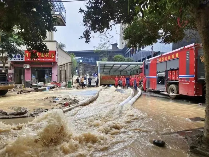 社會各界馳援榕江抗洪救災。