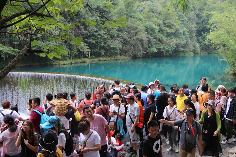 小七孔景區游客如織。柏祥意攝